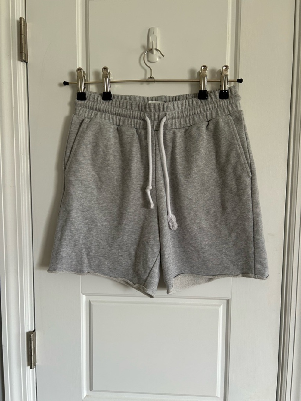 H&M Men’s Grey Regular Fit Sweatshorts Small New Raw Hem Loungewear